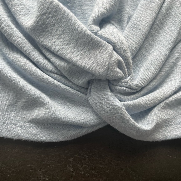 Aritizia Size Xtra-Small Women's Light Blue Knot Front Top Cropped Wilfred Free - Picture 2 of 5